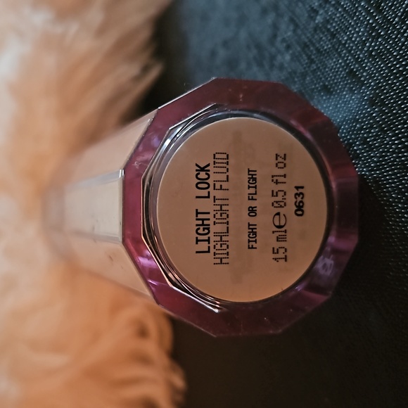 About - Face full sized Highlighter in shade "Light Lock" - Picture 3 of 3